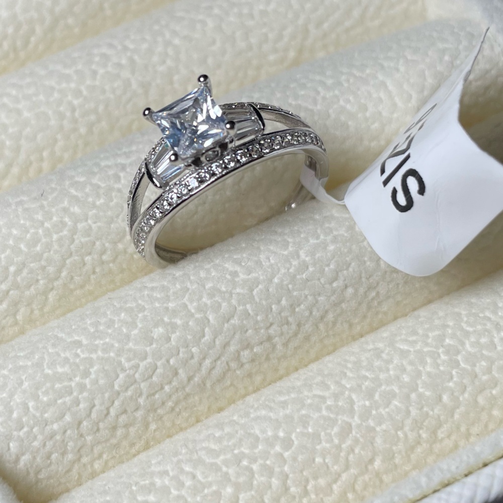 Charmed Aroma - Women's Sterling Silver Princess-Cut CZ Bridal Ring (Silver)
